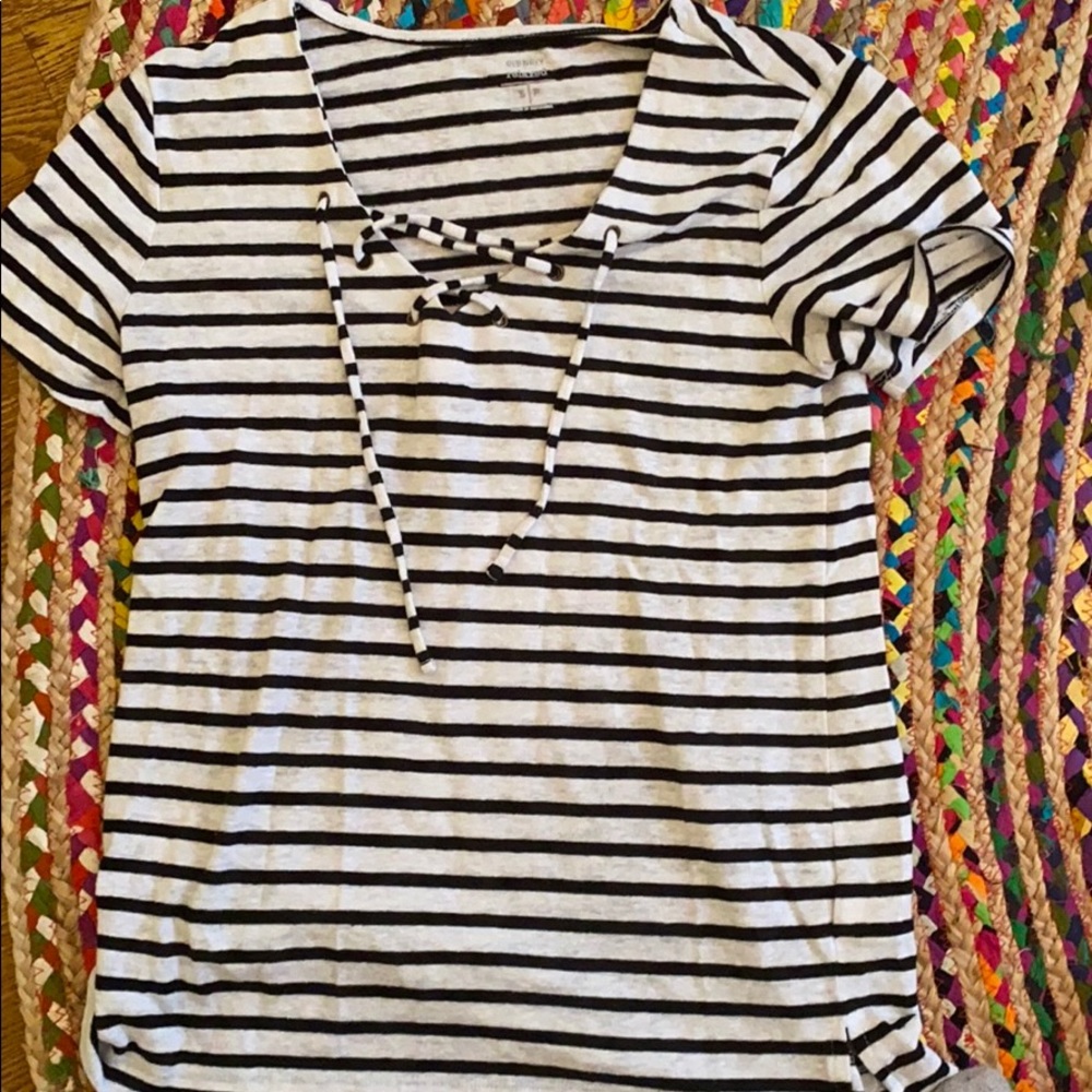 Old Navy T shirt
